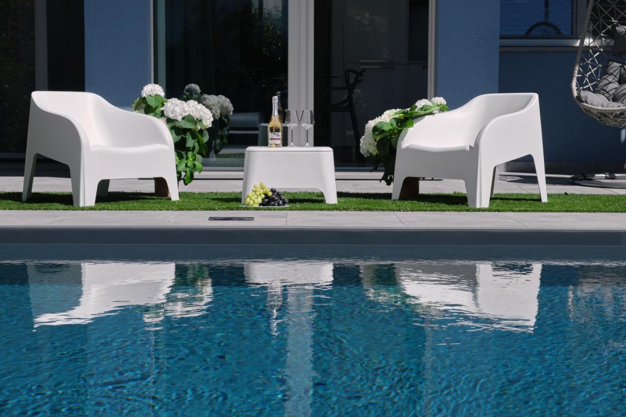 Villa Karolina เดเซนซาโนเดลการ์ดา ภายนอก รูปภาพ